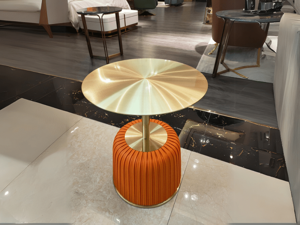 Bàn trà góc BGQ36 trưng bày trong showroom Nội Thất Gia Khánh, đặt trên sàn gạch men trắng và đen bóng. Góc chụp từ trên x…