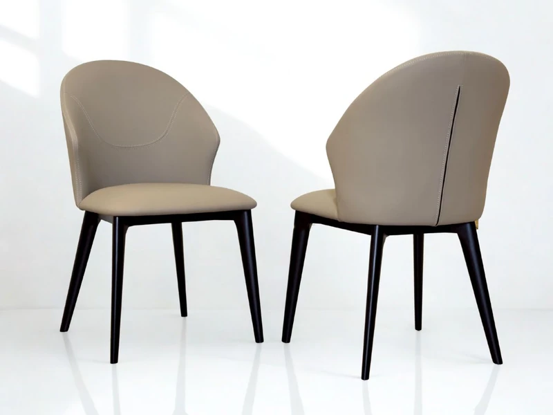 Cặp ghế ăn GAC21 nhập khẩu, thiết kế hiện đại với đệm ngồi và tựa lưng bọc da nhân tạo màu be sáng, chân gỗ sồi tự nhiên s…