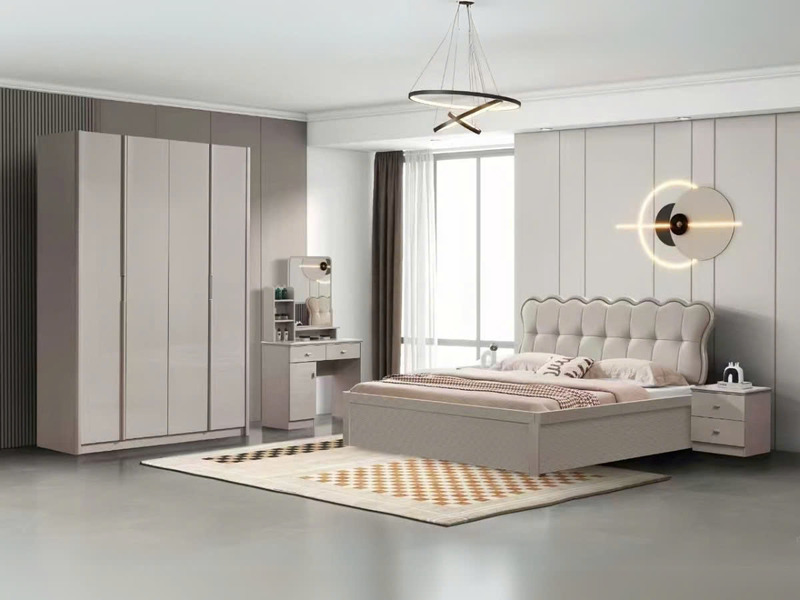 Toàn cảnh bộ giường ngủ hiện đại BG2573-2 trong không gian phòng ngủ sang trọng. Giường 1m8 bọc da nhân tạo màu be nhạt, t…