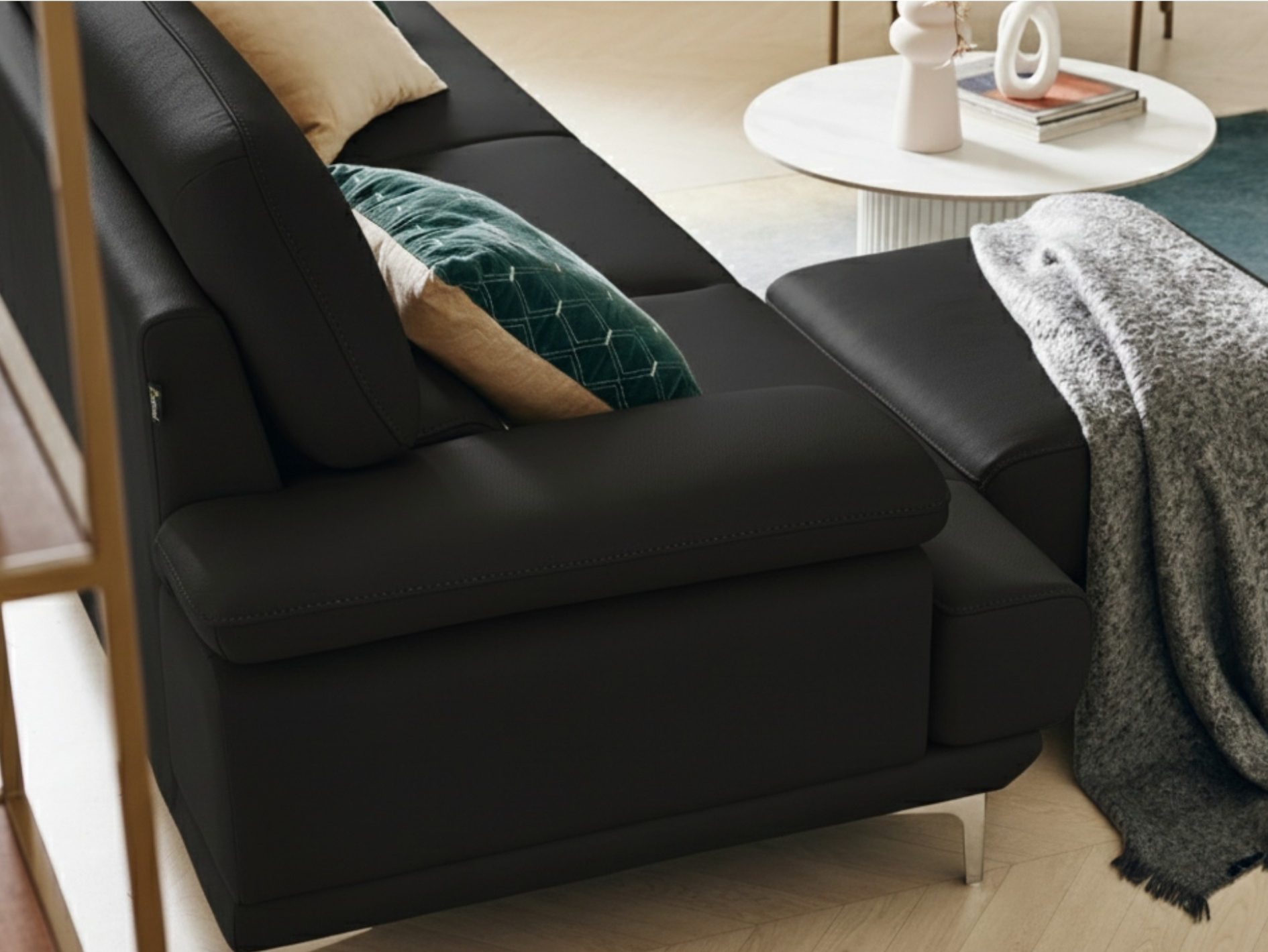 Sofa SANCTUM – Sofa Da Cao Cấp Hiện Đại Tối Ưu Sự Êm Ái