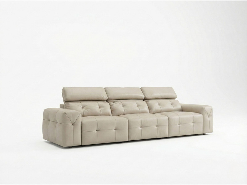 Toàn cảnh ghế sofa chỉnh điện SF8143 màu kem nhạt, chụp ngang trên nền studio trắng. Hình ảnh làm nổi bật kiểu dáng hiện đ…