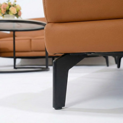 Cận cảnh chi tiết chân sofa băng SB01-Lex16 màu đen, được làm từ thép chống gỉ chắc chắn, kiểu dáng thanh mảnh. Góc chụp t…