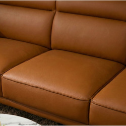 Chi tiết bề mặt đệm ngồi và tựa lưng của sofa băng SB01-Lex16 màu nâu da bò. Các đường may tinh tế, tạo khối phồng nhẹ, th…