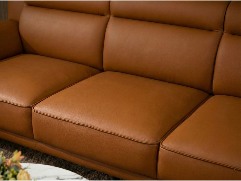 Chi tiết bề mặt đệm ngồi và tựa lưng của sofa băng SB01-Lex16 màu nâu da bò. Các đường may tinh tế, tạo khối phồng nhẹ, th…