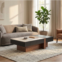 Bàn trà BT8608-13 đặt trong không gian phòng khách ấm cúng, hiện đại, với sofa màu be và ghế bành da nâu. Bàn trà có mặt đ…