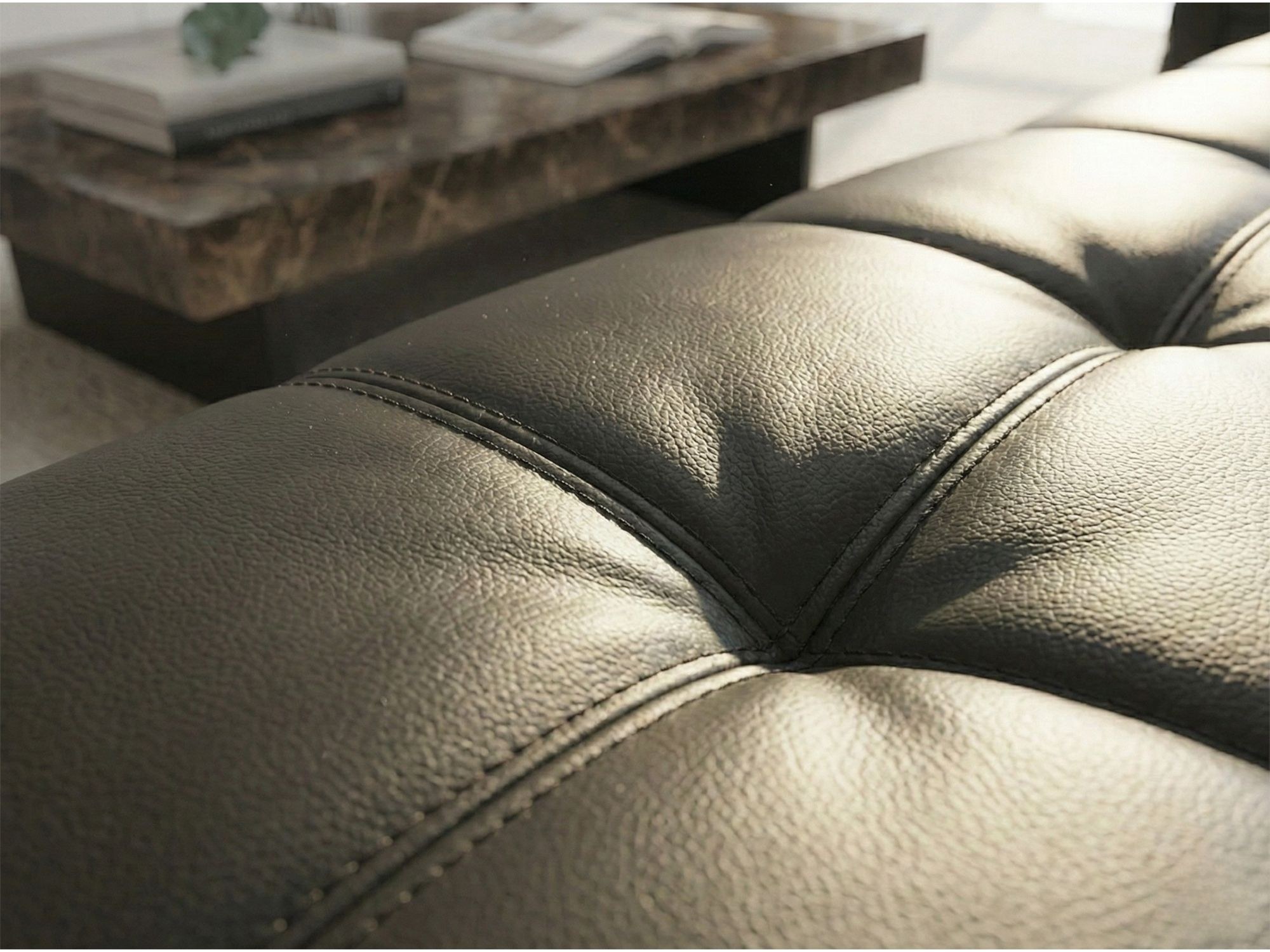 Chi tiết bề mặt đệm ngồi của ghế sofa chỉnh điện SF201, với các múi rút sâu tạo độ phồng và êm ái. Chất liệu da bò tự nhiê…