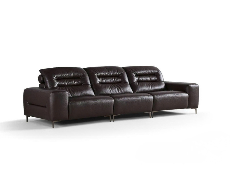 Sofa băng 3 chỗ ngồi SFF29-32 màu nâu sẫm, chụp chính diện trên nền trắng. Ghế có thiết kế hiện đại với các múi đệm phồng…