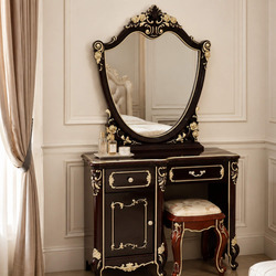 Bàn phấn BELLISSIMA tân cổ điển màu nâu nho, nhìn chính diện trong phòng ngủ sang trọng. Bàn có gương hình bầu dục viền ch…