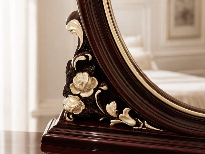 Chi tiết viền gương bàn phấn BELLISSIMA BD8802G, tập trung vào phần chạm khắc hoa hồng và lá màu vàng đồng trên nền gỗ Sồi…