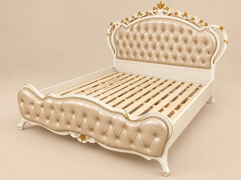 Giường ngủ ÉLODIANE GIP062-18 chụp từ trên cao, không có đệm, cho thấy rõ cấu trúc khung gỗ sồi OAK tự nhiên sơn trắng và…