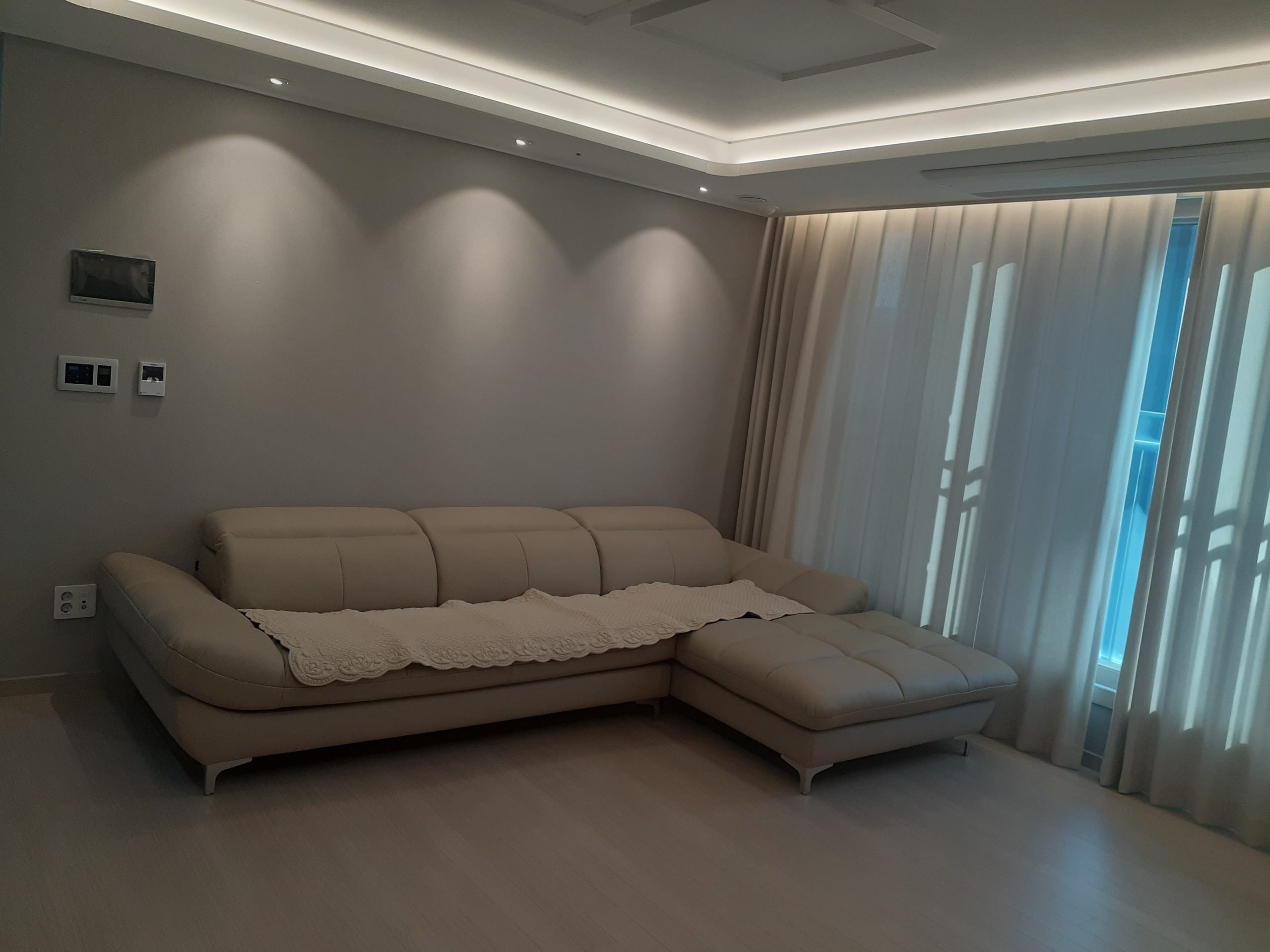 Sofa ASCEND - Sofa Băng Hiện Đại Cho Chủ Nhà Trẻ Trung