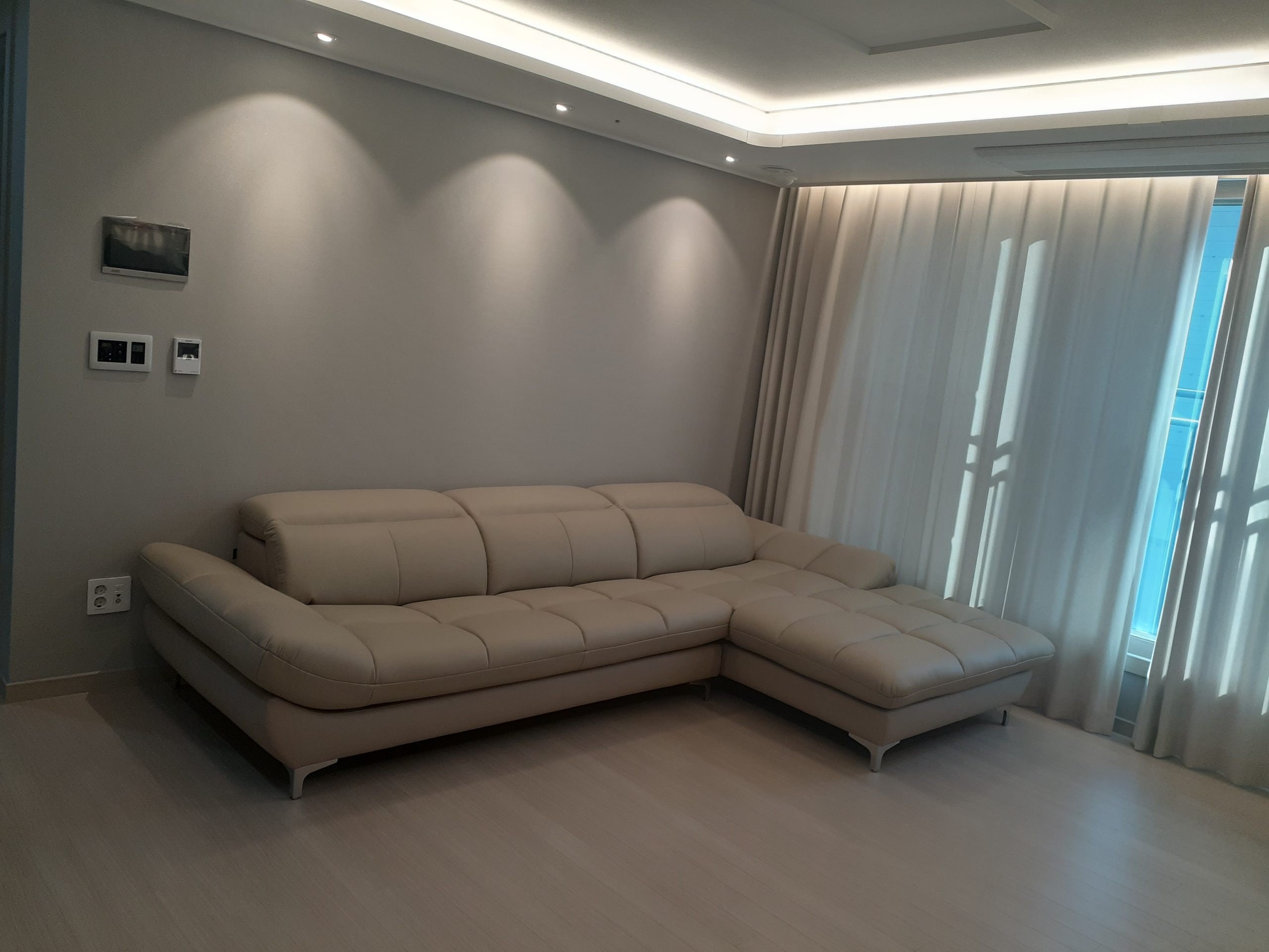 Sofa ASCEND - Sofa Băng Hiện Đại Cho Chủ Nhà Trẻ Trung