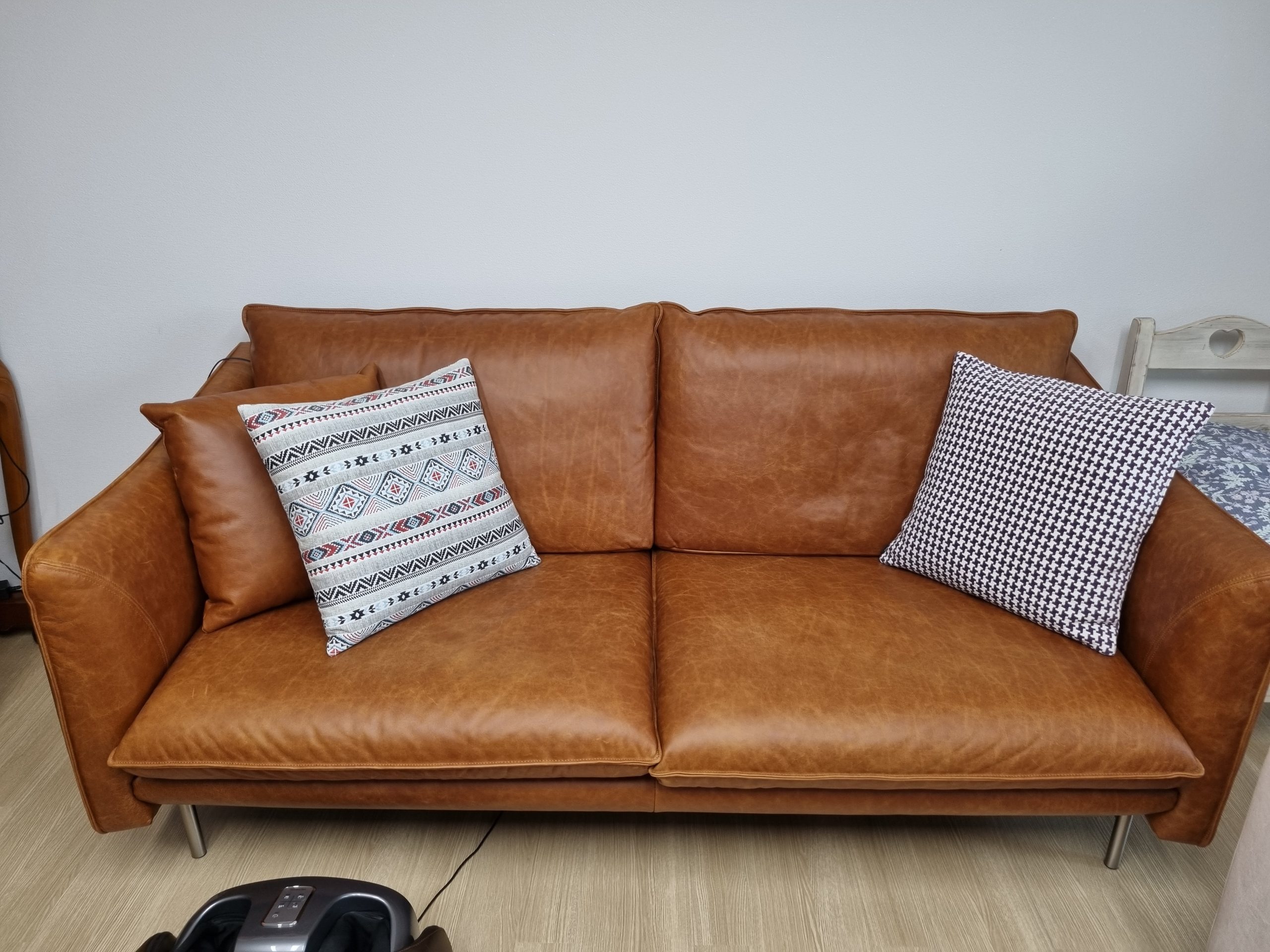 Sofa REFINE – Sofa Da Cao Cấp Ấm Áp Cho Phòng Khách Hiện Đại