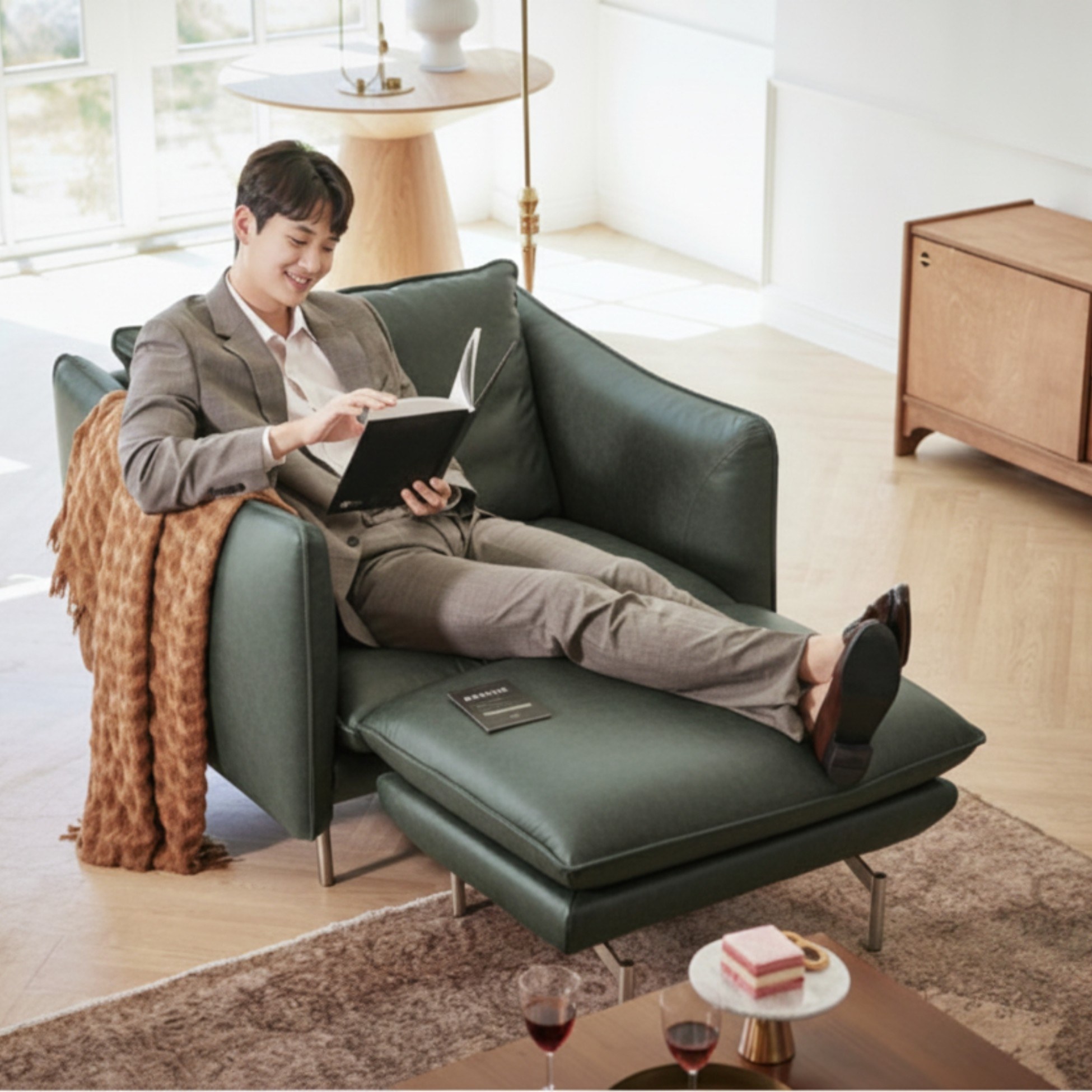 Sofa REFINE – Sofa Da Cao Cấp Ấm Áp Cho Phòng Khách Hiện Đại