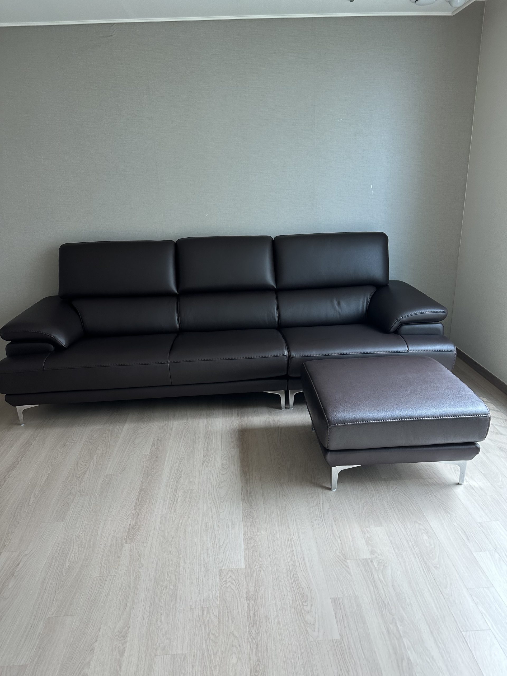 Sofa SANCTUM – Sofa Da Cao Cấp Hiện Đại Tối Ưu Sự Êm Ái 