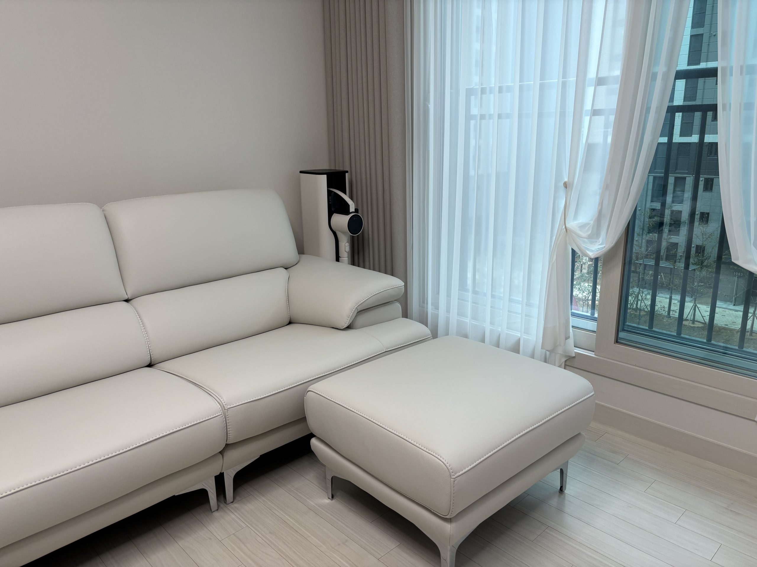 Sofa SANCTUM – Sofa Da Cao Cấp Hiện Đại Tối Ưu Sự Êm Ái