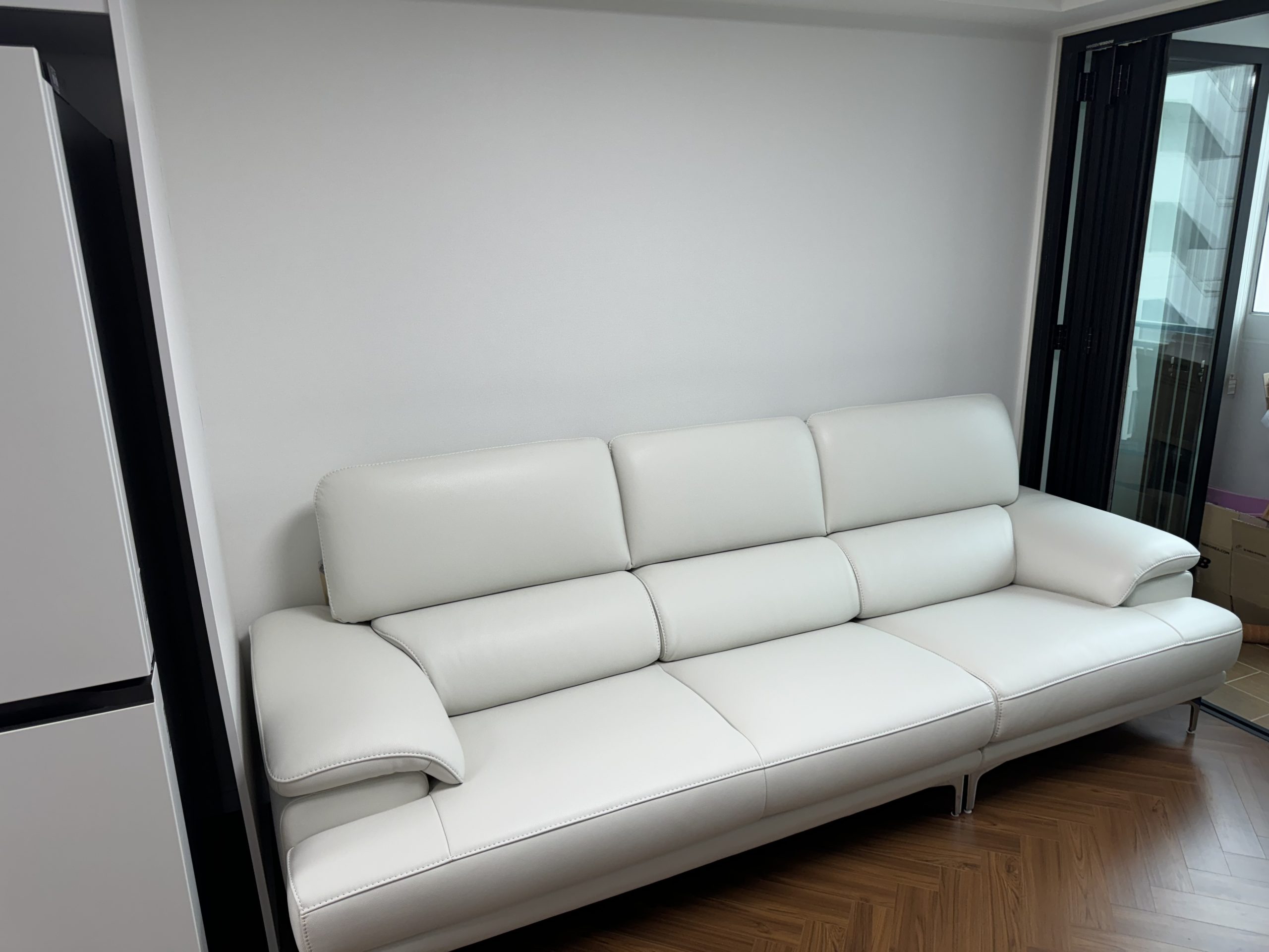 Sofa SANCTUM – Sofa Da Cao Cấp Hiện Đại Tối Ưu Sự Êm Ái 