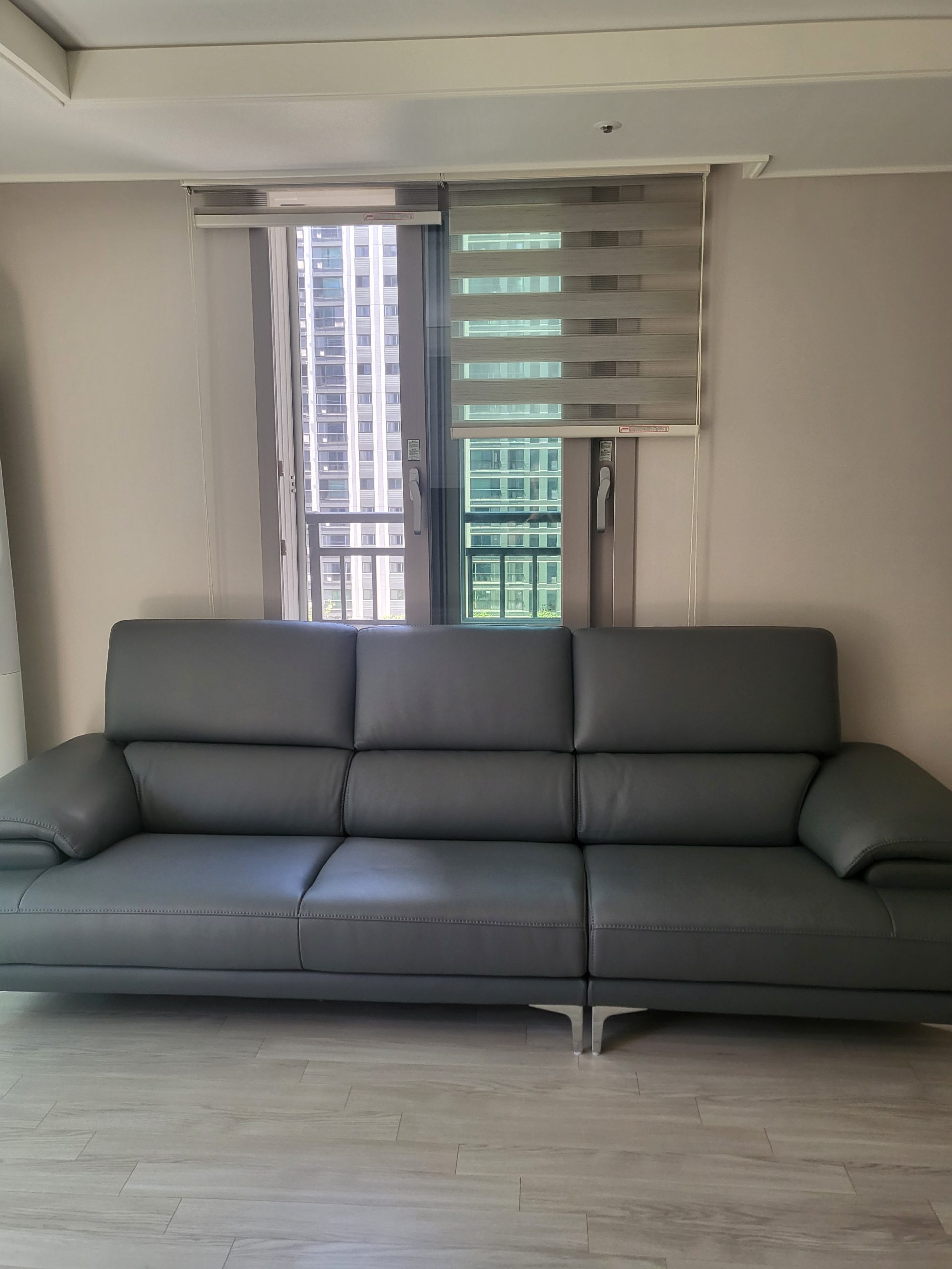 Sofa SANCTUM – Sofa Da Cao Cấp Hiện Đại Tối Ưu Sự Êm Ái 