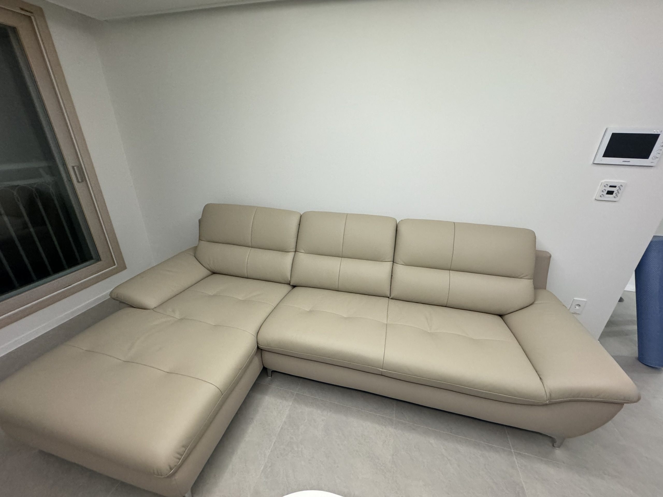 Sofa SEABREE - Sofa Góc Hiện Đại Bọc Da Cho Phòng Khách Chung Cư