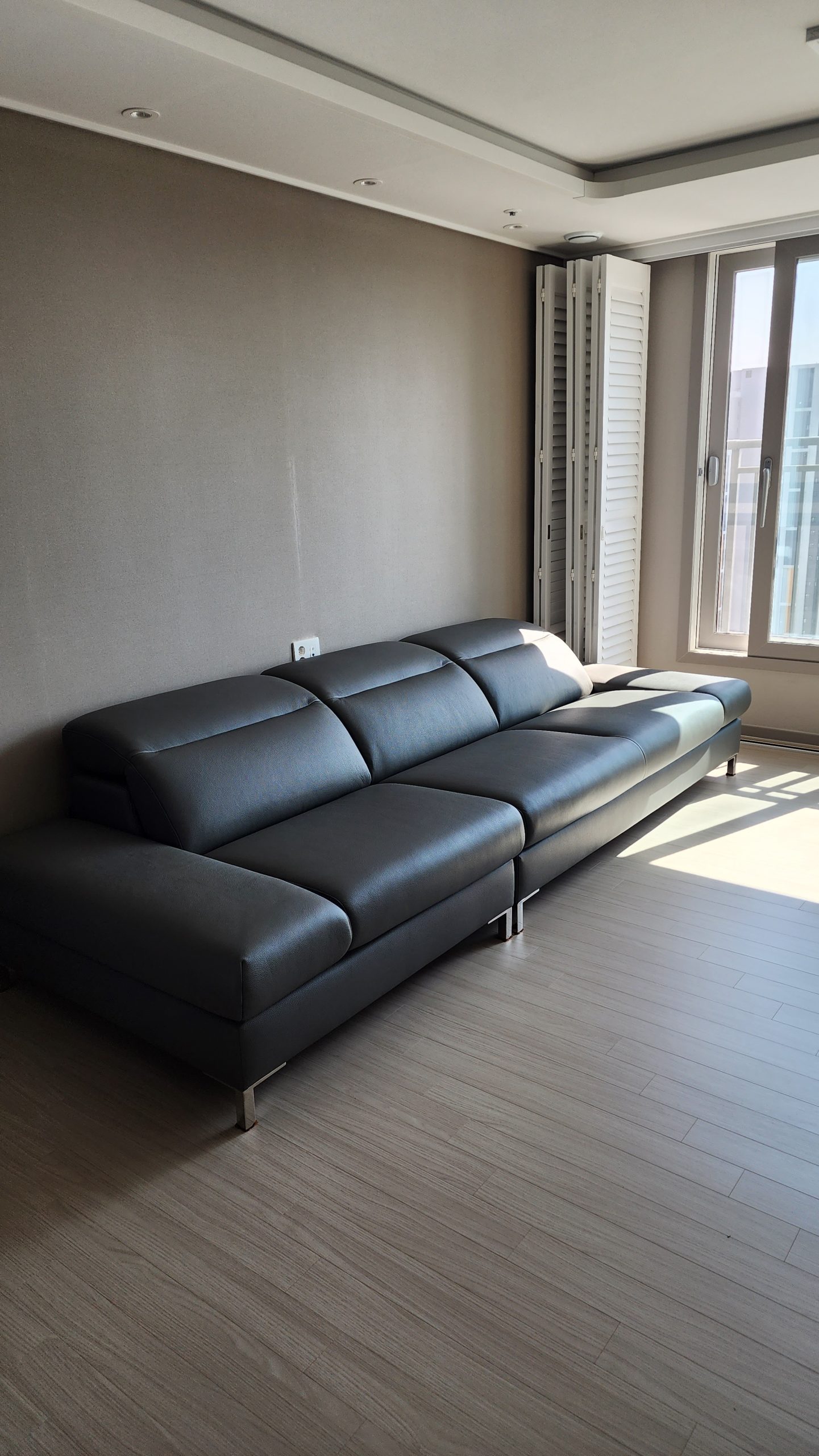 Sofa SERENE - Sofa Da Hiện Đại Đầy Đỉnh Cao Cho Sự Êm Ái