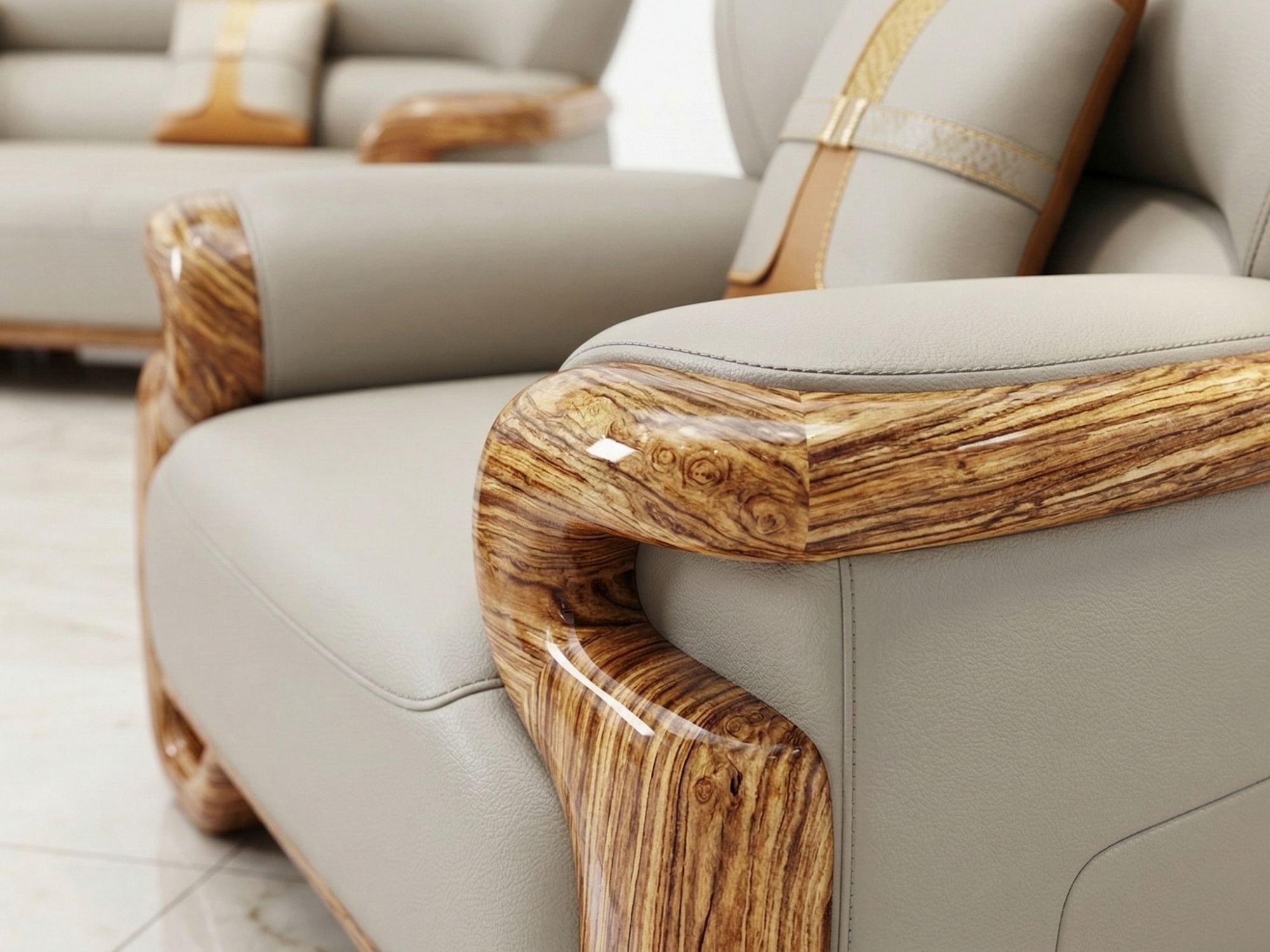 Chi tiết tay vịn của ghế sofa, nổi bật với đường cong uốn lượn của khung gỗ mun tự nhiên có vân đẹp mắt. Lớp da bò màu kem…