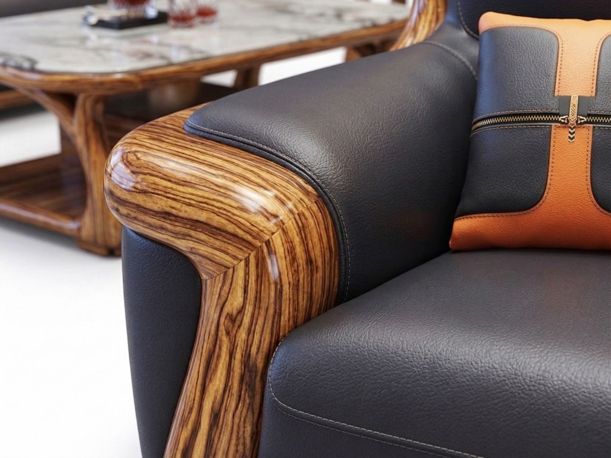 Góc chụp cận cảnh tay vịn sofa bọc da đen với phần gỗ mun uốn lượn, phản chiếu ánh sáng bóng bẩy, thể hiện sự khéo léo tro…