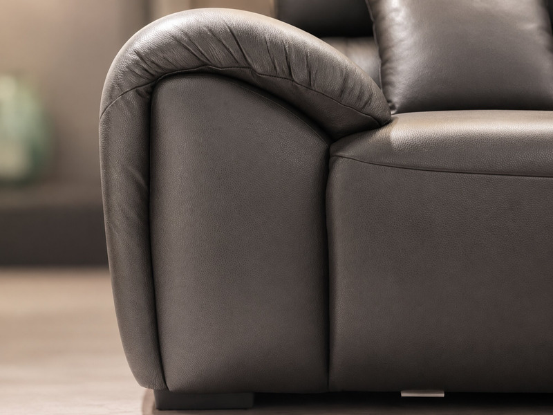 Cận cảnh phần chân ghế và cạnh dưới của sofa băng SF-HY07-30 màu đen, cho thấy độ dày của đệm và đường cong mềm mại của ta…