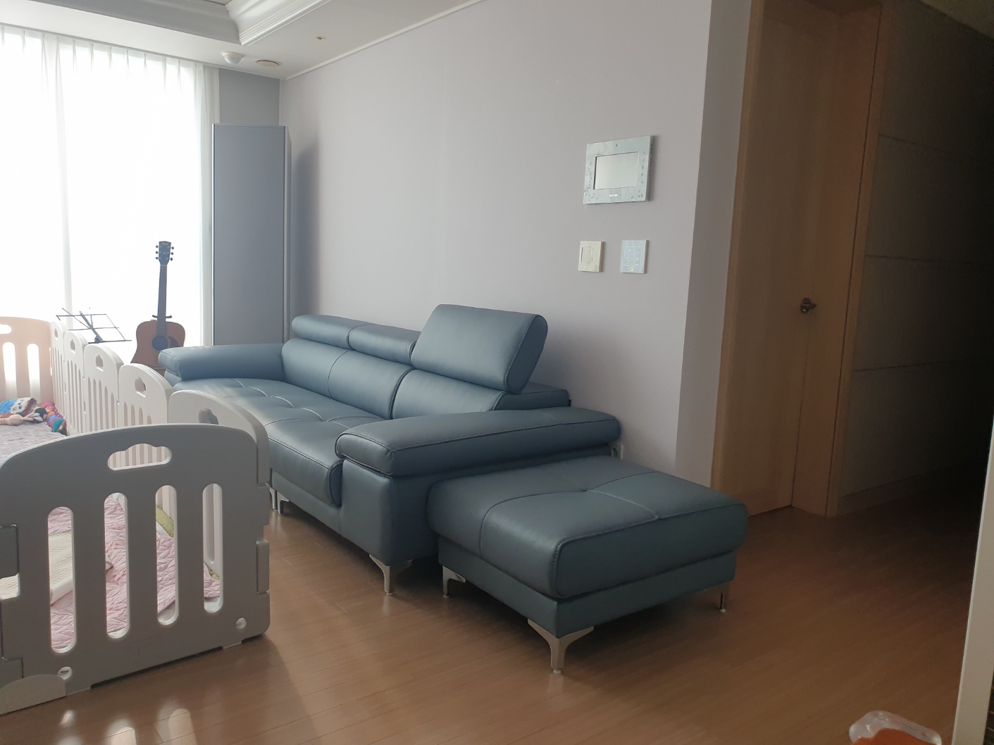 Sofa BRIO – Sofa Da Dáng Văng Hiện Đại Đa Chức Năng Tựa Đầu Điều Chỉnh