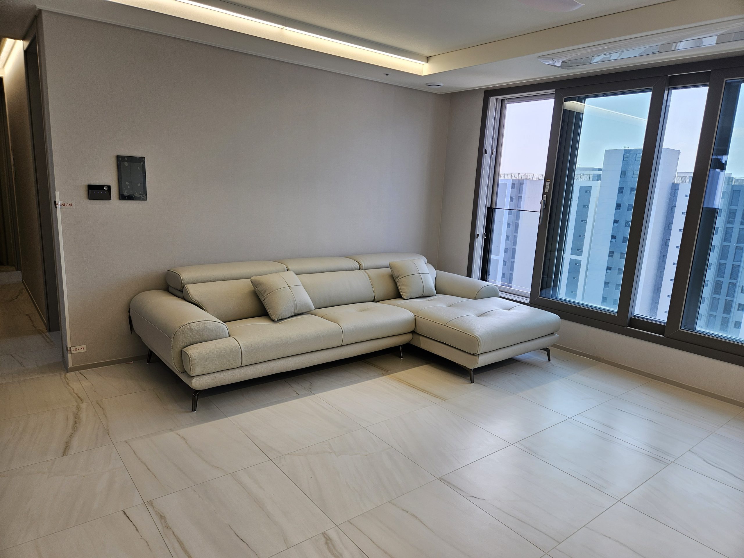 Sofa COZELIA - Sofa Góc Bọc Da Với Tựa Lưng Đa Năng Hiện Đại 