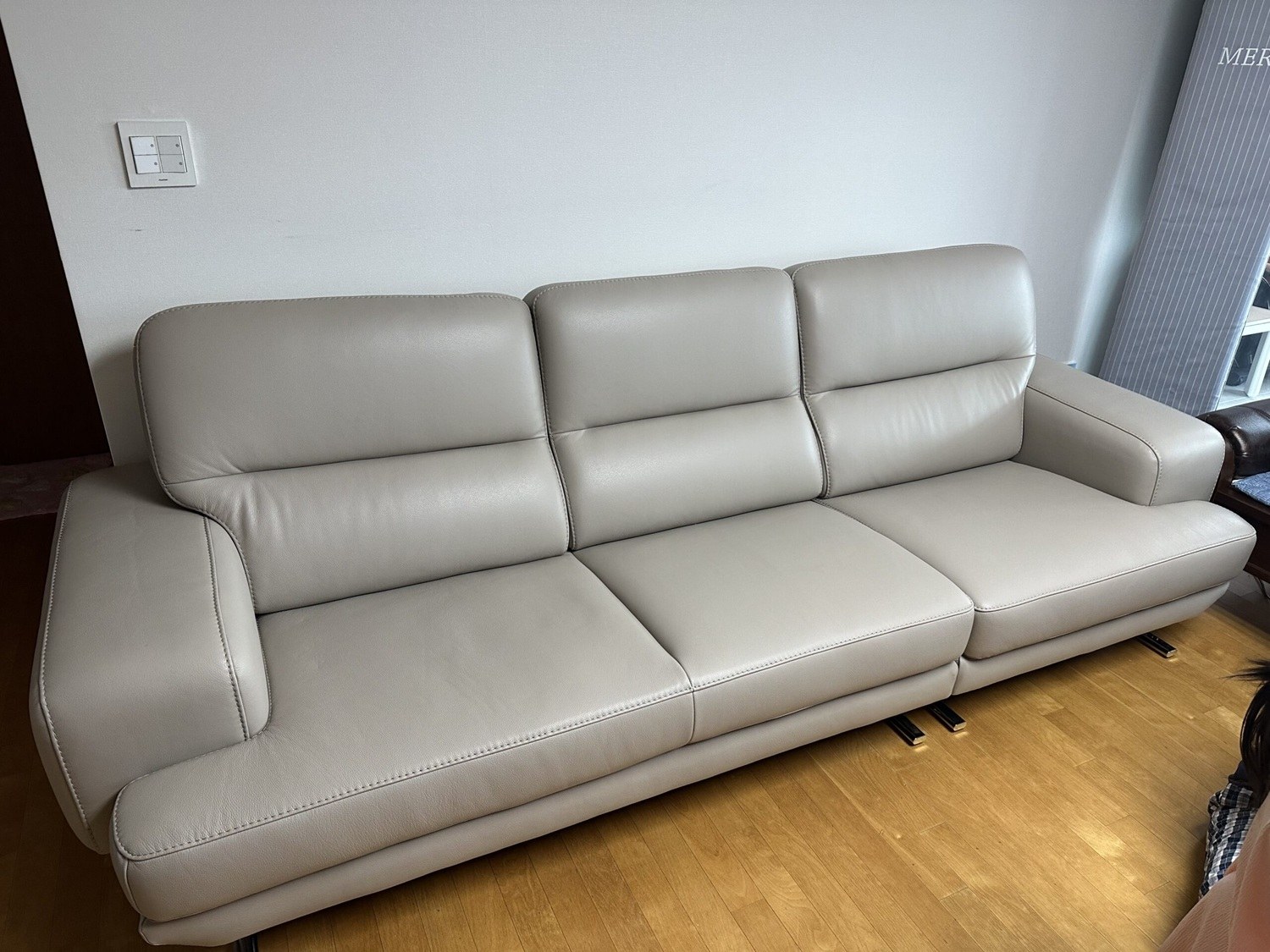 Sofa ETHEREAL - Sofa Băng Bọc Da Thiết kế Mạnh Mẽ, Sang Trọng