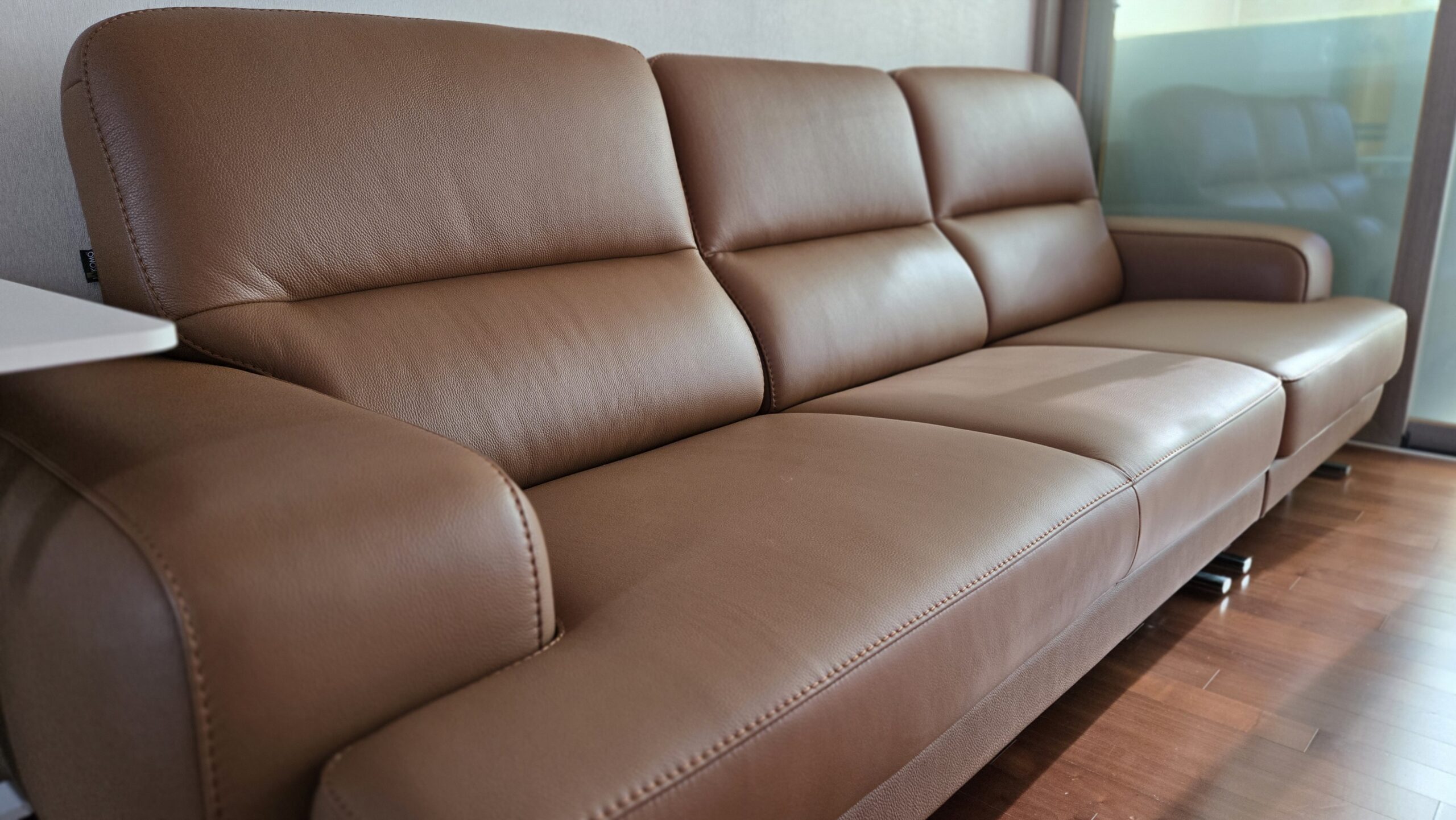 Sofa ETHEREAL - Sofa Băng Bọc Da Thiết kế Mạnh Mẽ, Sang Trọng