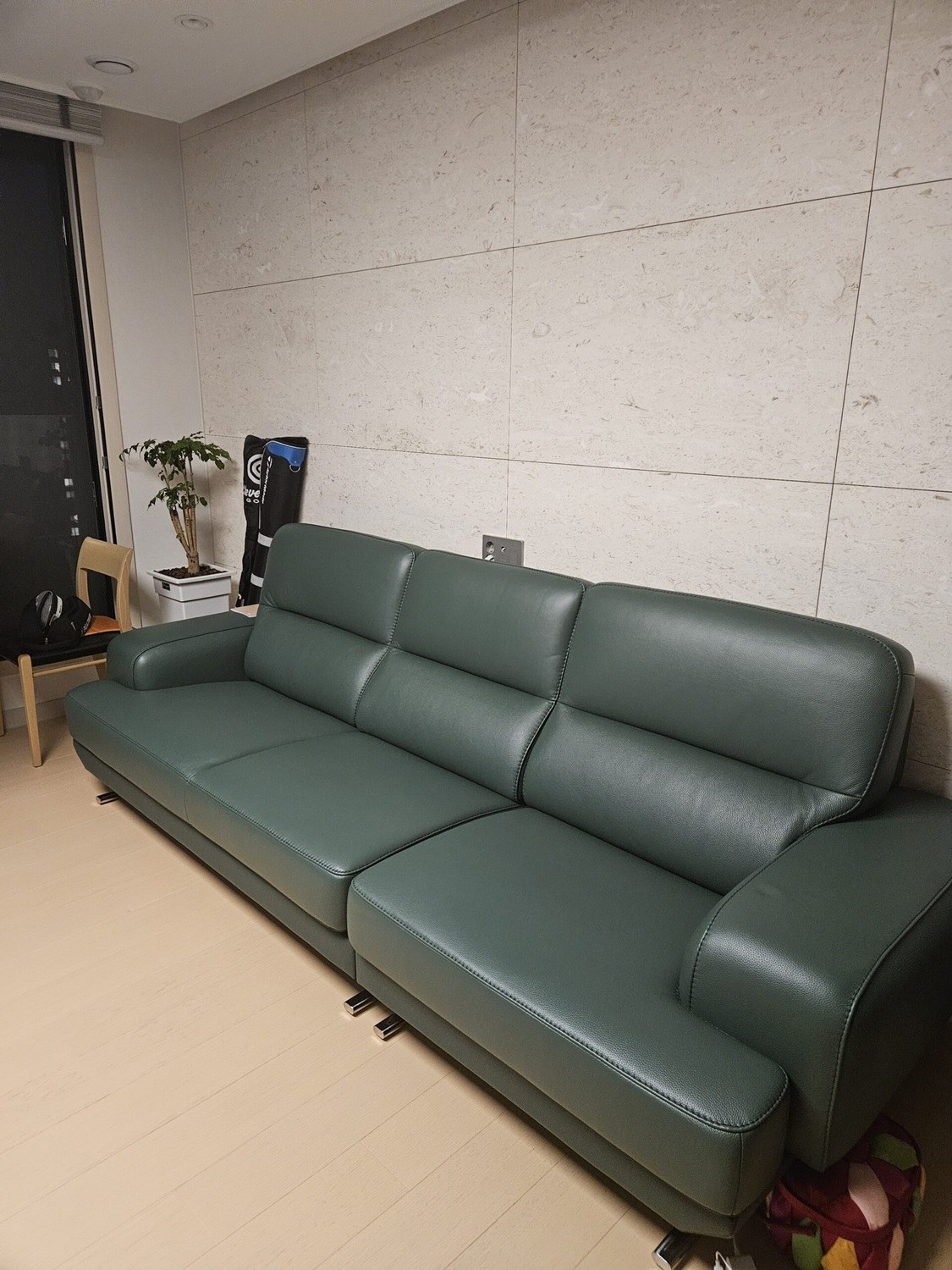 Sofa ETHEREAL - Sofa Băng Bọc Da Thiết kế Mạnh Mẽ, Sang Trọng