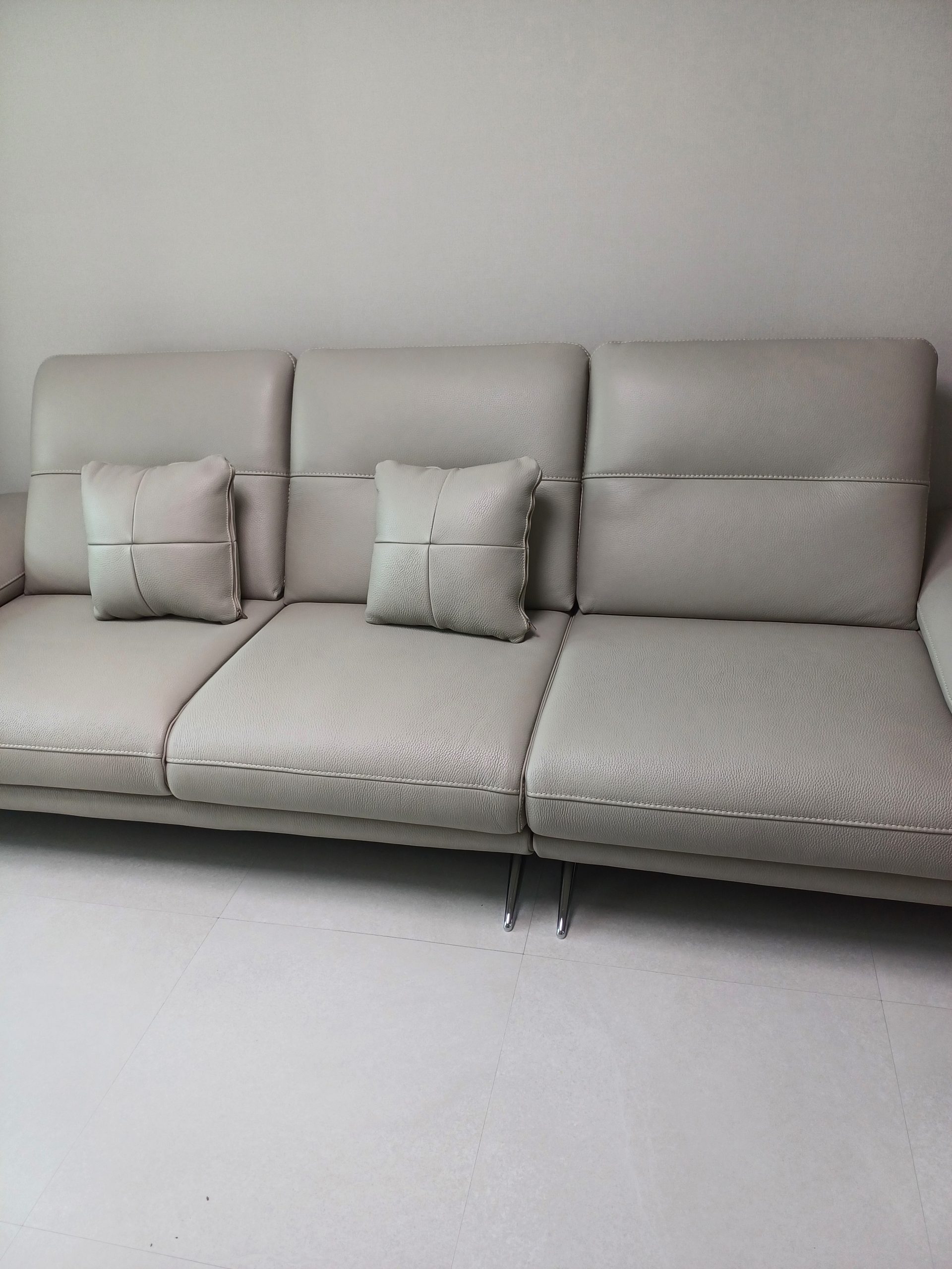 Sofa LUXREST – Sofa Da Dáng Văng Nghỉ Ngơi Êm Ái Cho Không Gian Sống Hiện Đại 