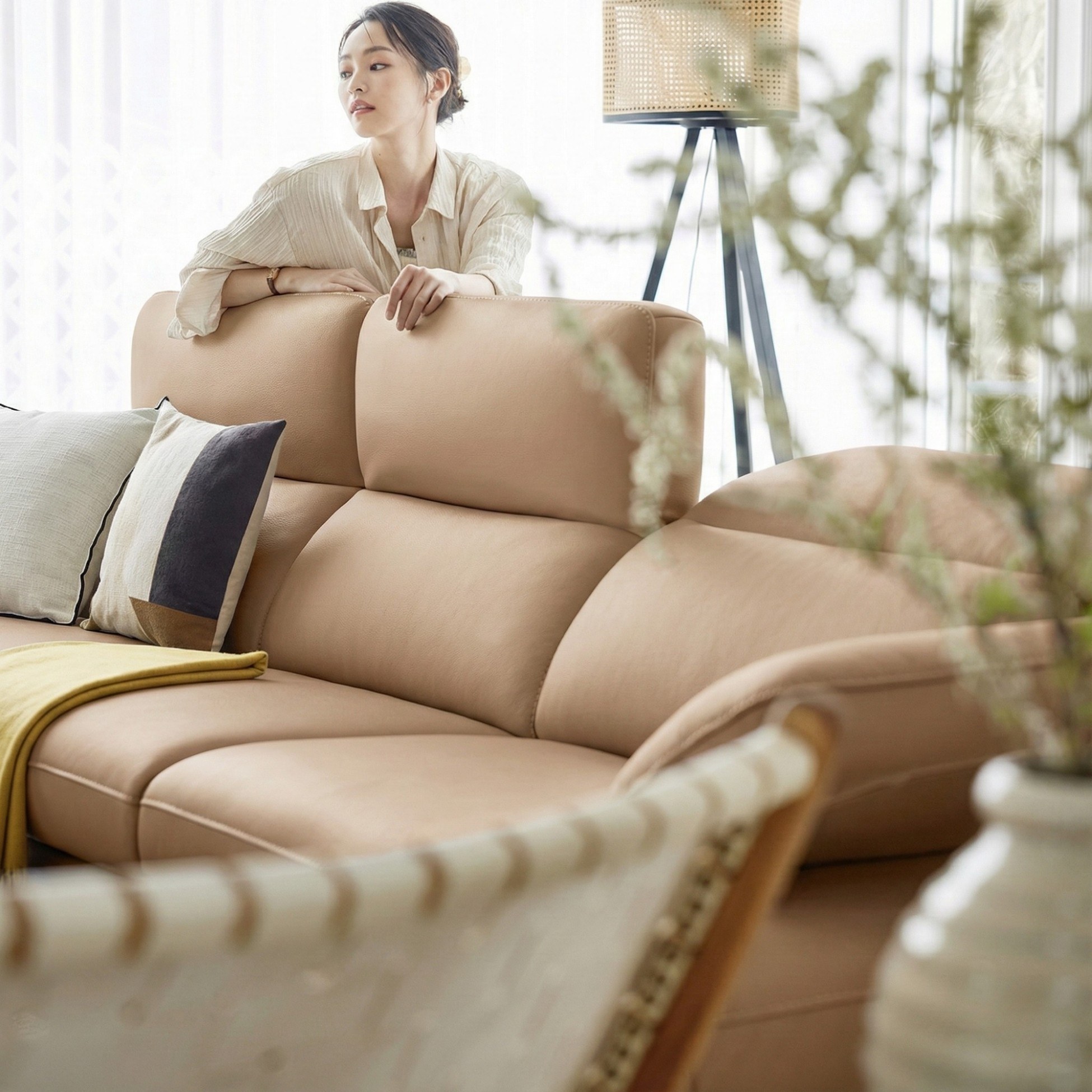 Sofa LUXREST – Sofa Da Dáng Văng Nghỉ Ngơi Êm Ái Cho Không Gian Sống Hiện Đại