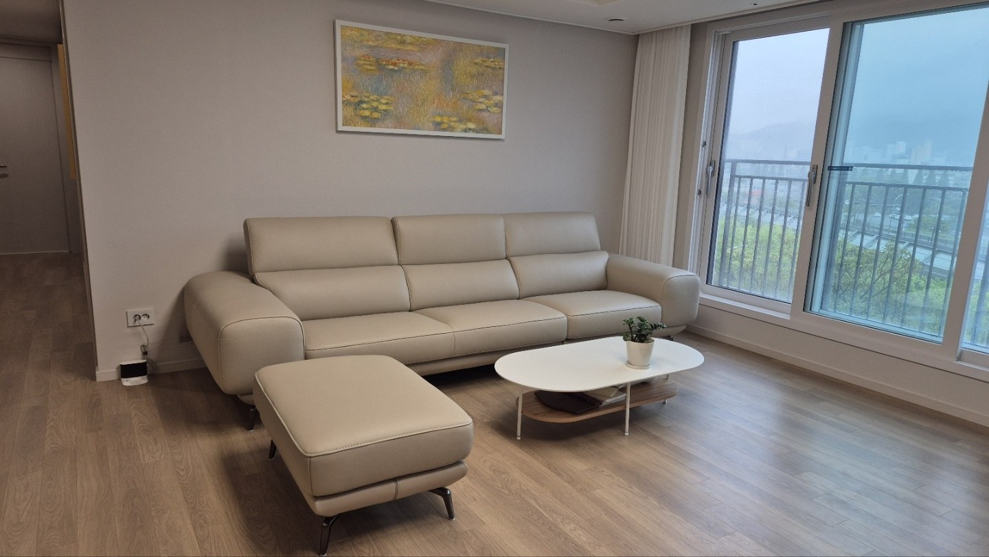 Sofa MELLARO - Sofa Da Dáng Băng 3 Chỗ Tựa Đầu Thông Minh Sang Trọng