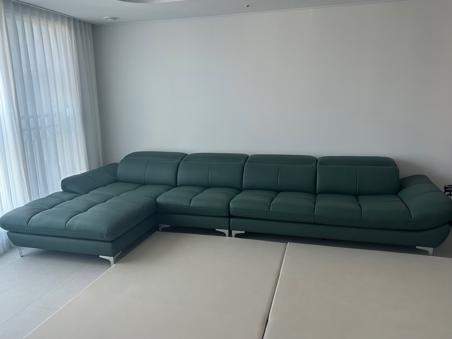 Sofa STADIA - Sofa Góc Bọc Da Thiết Kế Tựa Đầu Thông Minh