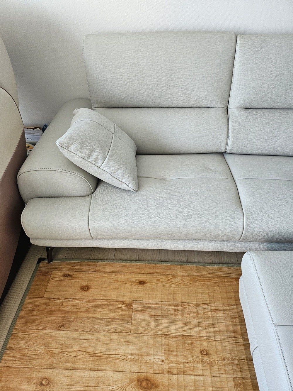 Sofa WARMIA – Sofa Da Cao Cấp Thiết kế Hiện Đại Tinh Tế Cho Phòng Khách Sang Trọng