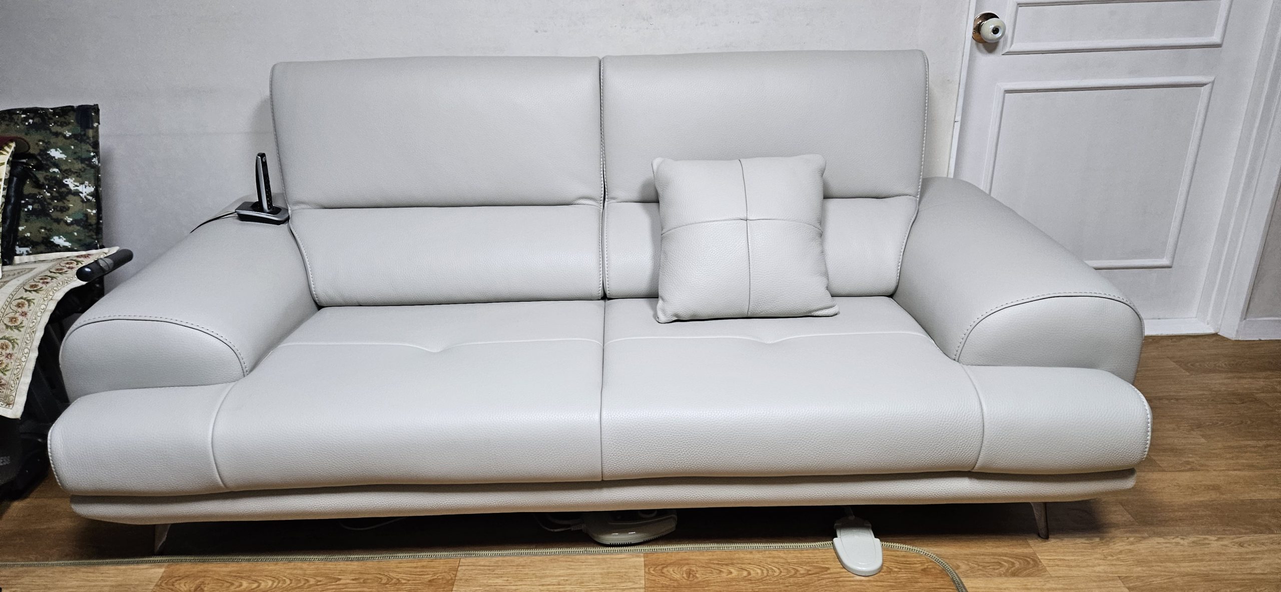Sofa WARMIA – Sofa Da Cao Cấp Thiết kế Hiện Đại Tinh Tế Cho Phòng Khách Sang Trọng