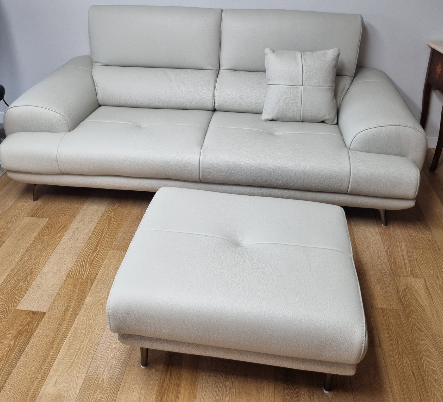 Sofa WARMIA – Sofa Da Cao Cấp Thiết kế Hiện Đại Tinh Tế Cho Phòng Khách Sang Trọng