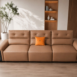 Ghế sofa chỉnh điện SF8144 màu nâu be nhìn trực diện, đặt trong phòng khách phong cách hiện đại. Sofa có ba chỗ ngồi với t…