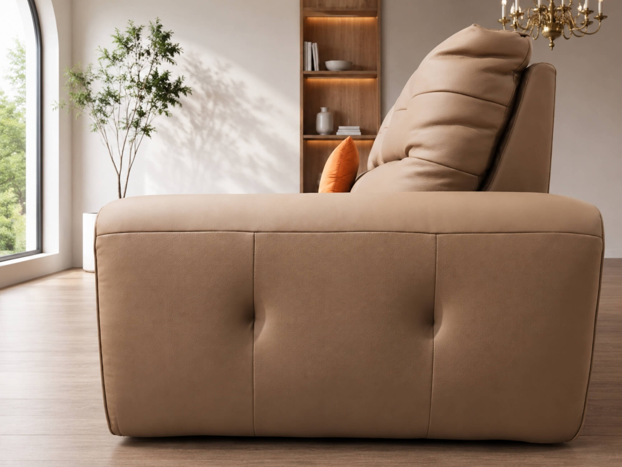 Chi tiết góc của ghế sofa chỉnh điện SF8144 màu nâu be, chụp cận cảnh từ phía sau. Tựa lưng và đệm ngồi có đường may ngang…