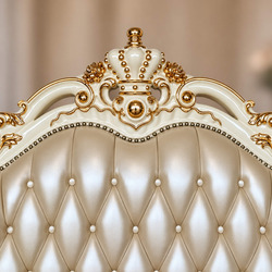 Chi tiết đỉnh đầu giường của Giường Ngủ REGALIA GIB68-20, tập trung vào sự kết hợp giữa da bọc màu kem và các chi tiết chạ…