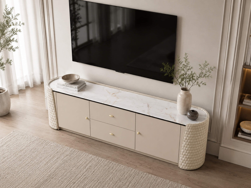 Kệ tivi IMPERIO Luxury KTQ916 chụp từ góc phải, cho thấy rõ các ngăn kéo và hộc tủ tiện dụng. Thiết kế bo cong mềm mại, mà…