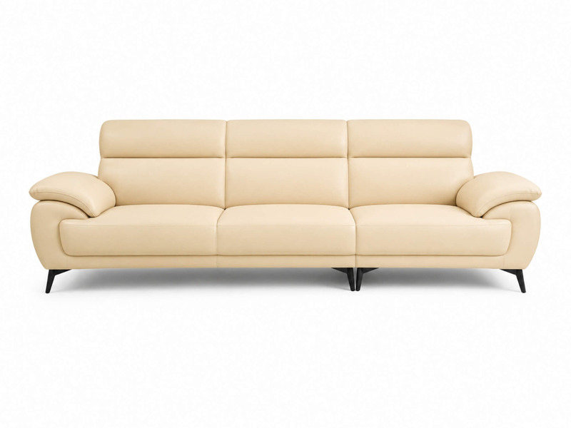 Sofa băng 3 chỗ SCULPT E008 màu kem nhạt, chụp trên nền trắng studio. Hình ảnh tập trung vào kiểu dáng tổng thể của sofa…