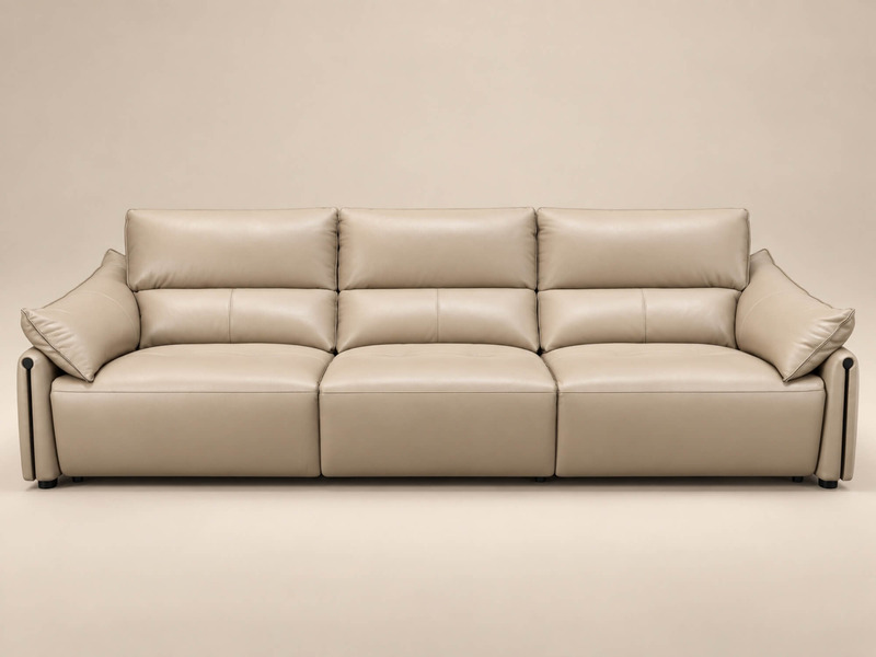 Ghế sofa băng ba COCOON màu be nhạt, chụp chính diện trong studio. Ghế có thiết kế hiện đại với các đệm tựa lưng và đệm ng…