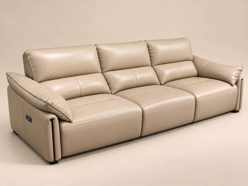 Ghế sofa băng ba COCOON màu be nhạt, chụp từ góc nghiêng, cho thấy toàn bộ chiều dài của ghế. Thiết kế hiện đại với các đệ…