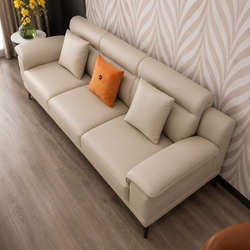 Cận cảnh sofa băng dài của bộ Belluno SB01, chất liệu da màu kem nhạt, thiết kế tay vịn thấp và tựa lưng êm ái, có gối tựa…