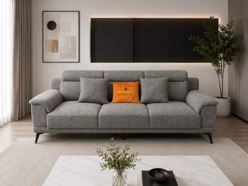 Sofa băng 3 Belluno SB01 chụp chính diện, đặt trong phòng khách với tường màu trung tính và sàn gỗ. Thiết kế tối giản, bọc…