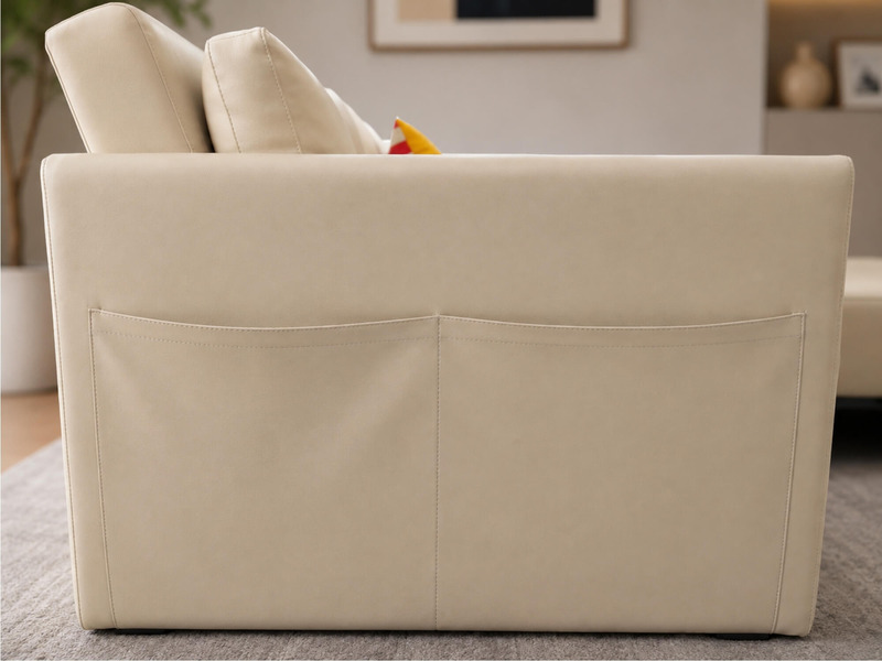 Cận cảnh mặt sau của sofa giường Lamia C1004 màu kem, cho thấy thiết kế đơn giản, gọn gàng với các đường may thẳng. Đặc bi…