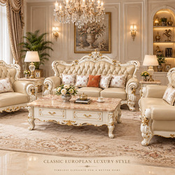 Toàn cảnh bộ sofa VERSALÉON màu kem với khung gỗ chạm khắc dát vàng tinh xảo, đặt trong phòng khách tân cổ điển. Căn phòng…